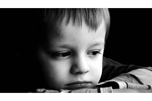 越来越多孩子出现自卑问题？只因为父母经常这样对待他？