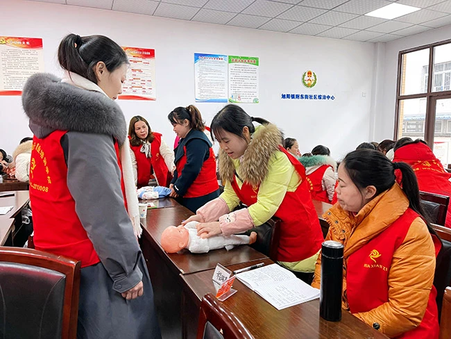 小组交流学习新生儿护理。张庆麟供图