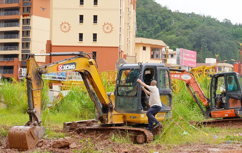 挖掘机技能培训。李明丽摄