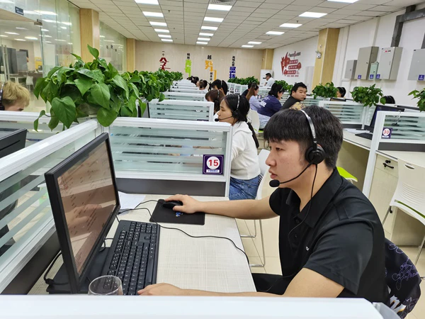 贵州工程应用技术学院大学生创业孵化园内,一家创业公司吸纳青年就业