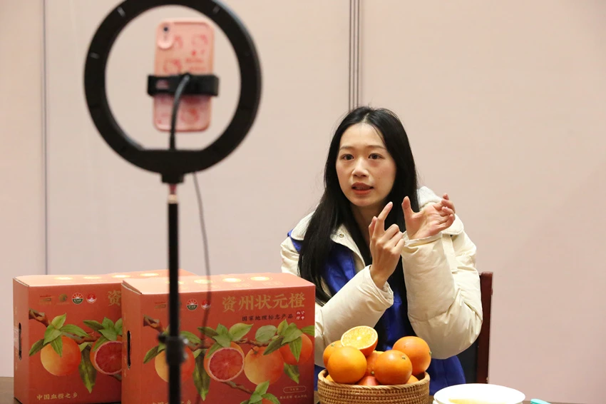 互联网营销师比赛。资中县融媒体中心供图