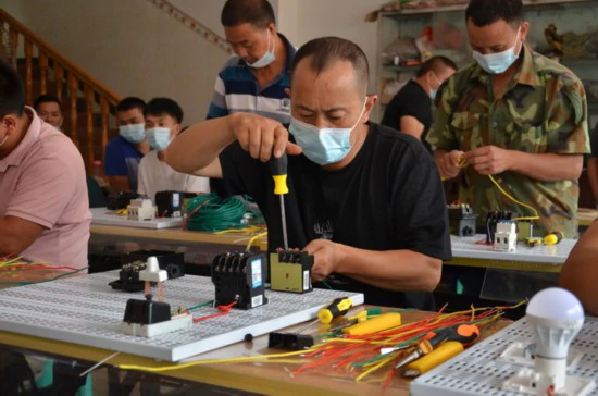 开展电器安装与维护培训