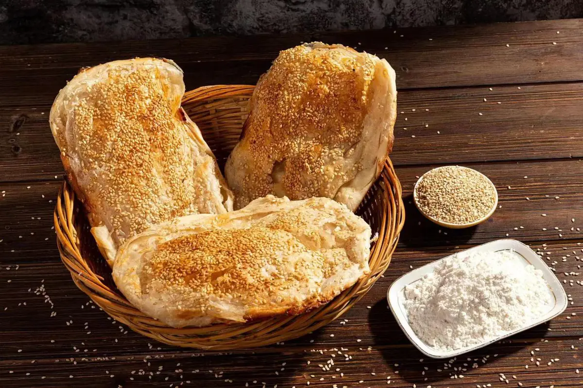 蒙城县特色美食——油酥烧饼。邓富林供图