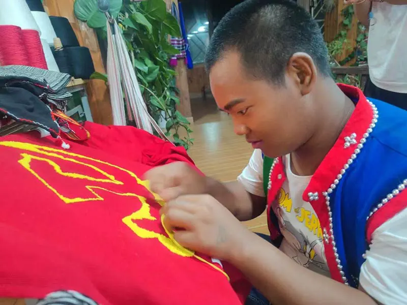 开展佤族织锦新技能培训-赋能残疾人创业增收。周艳摄2