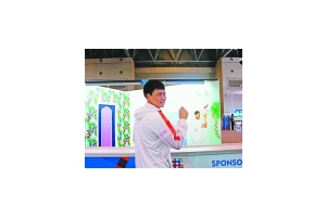 把自己的创作瞬间融入作品之中